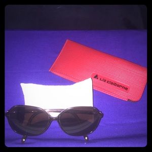 Liz Claiborne Sunglasses DT5